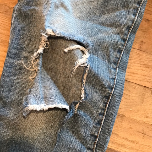 American Rag Ripped Jeans 👖😅✨ - Picture 4 of 4